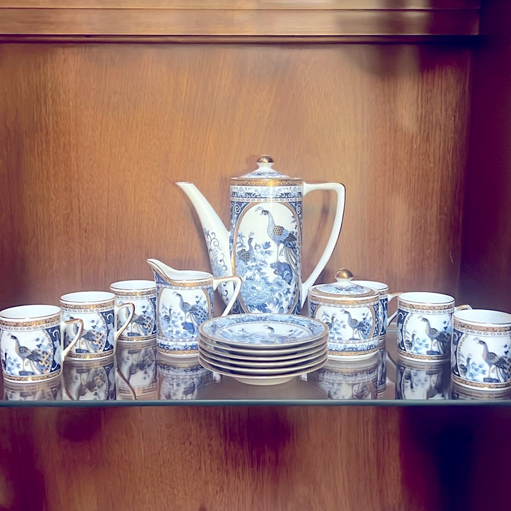 Vintage IMARI Japanese Porcelain Blue & White 24K Gold PEACOCKS Tea Set pc 17